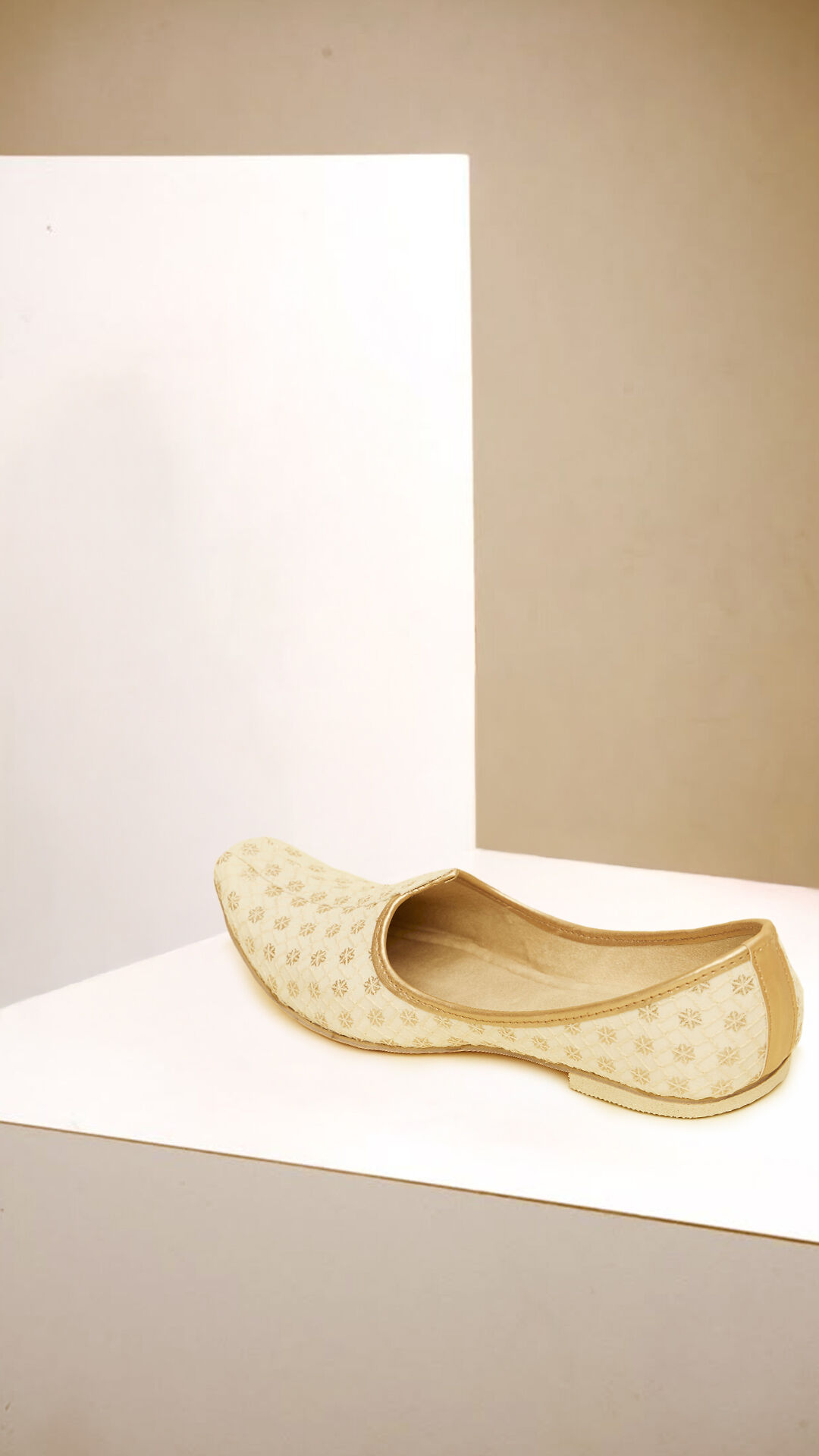 handcrafted jutti for men 